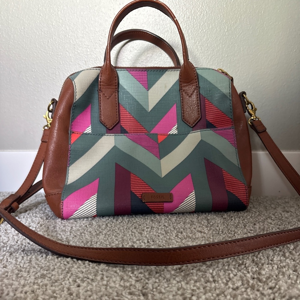 Barely used fossil hnd bag